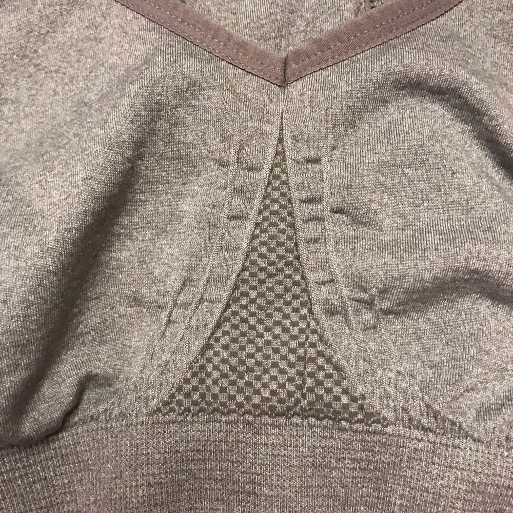 🏃‍♀️FILA Sports Bra - Picture 3 of 5